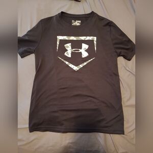 Under Armour Black Youth XL T-shirt.  Excellent Condition.